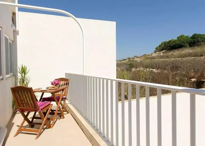 Penthouse With Picturesque Garden And Bayviews
