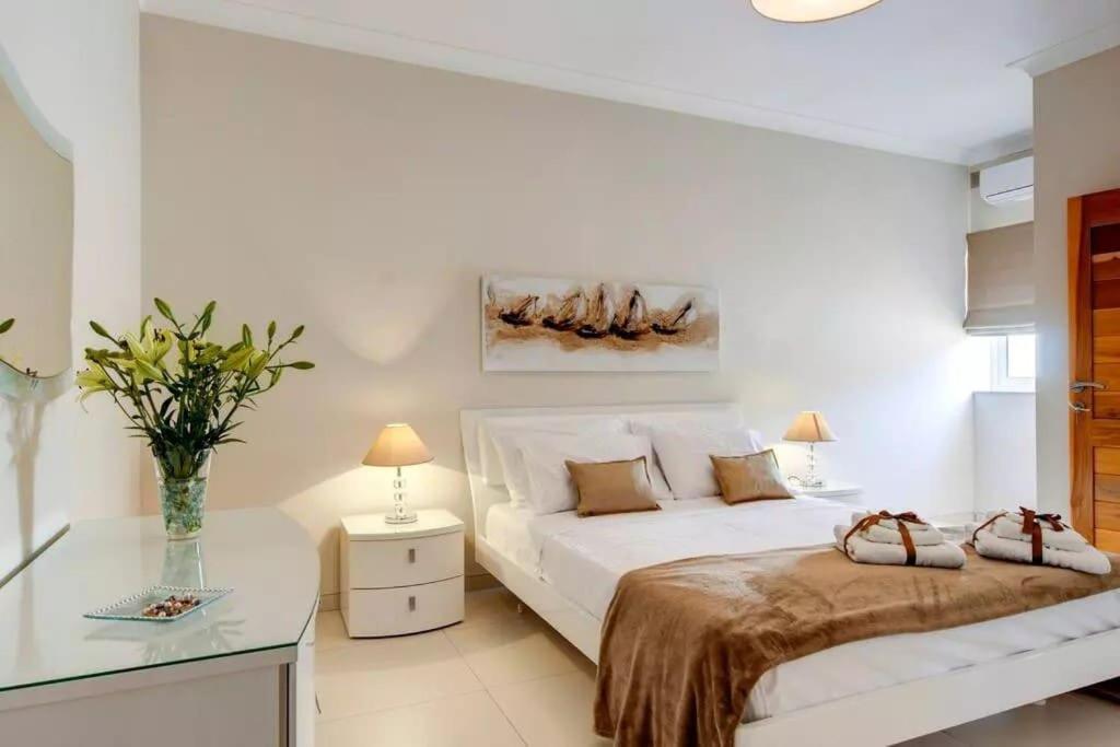Apartment Penthouse With Picturesque Garden And Bayviews Marsaskala
